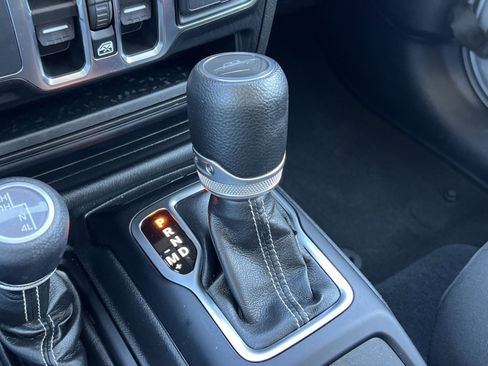 Used 2023 Jeep Gladiator Overland image 23