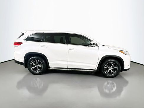 Used 2018 Toyota Highlander Plus image 4