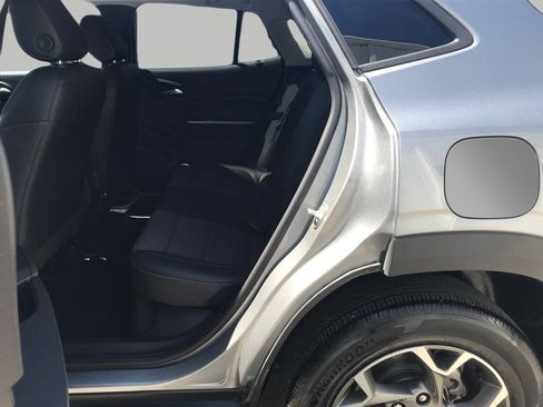 Used 2025 Chevrolet Trax LT FWD image 47