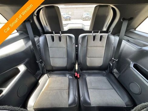 Used 2017 Ford Explorer XLT w/ Equipment Group 202A AWD/4WD image 16