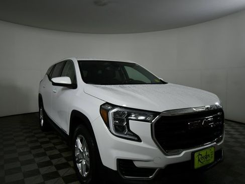 Used 2024 GMC Terrain SLE image 8