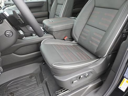 New 2026 GMC Yukon XL AT4 Ultimate w/ LPO, Illumination Package AWD/4WD image 38