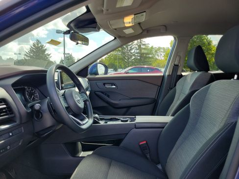 Used 2023 Nissan Rogue SV image 15