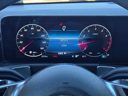 Used 2025 Mercedes-Benz GLB 250 4MATIC image 25