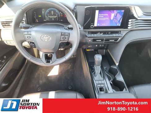 Used 2025 Toyota Camry SE FWD image 27