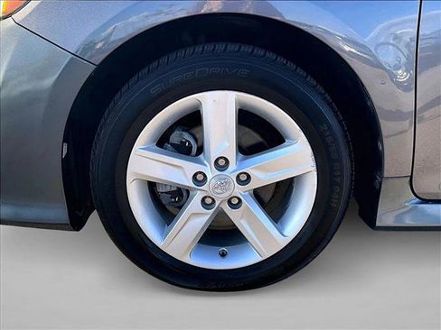 Used 2014 Toyota Camry SE image 10