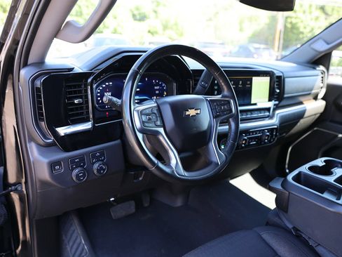 Used 2024 Chevrolet Silverado 1500 LT AWD/4WD image 18