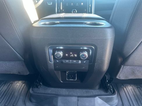 Used 2025 GMC Yukon Elevation AWD/4WD image 26