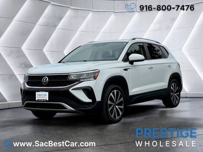 Used 2022 Volkswagen Taos SE w/ Panoramic Sunroof Package