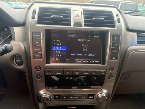 Used 2019 Lexus GX 460 image 10