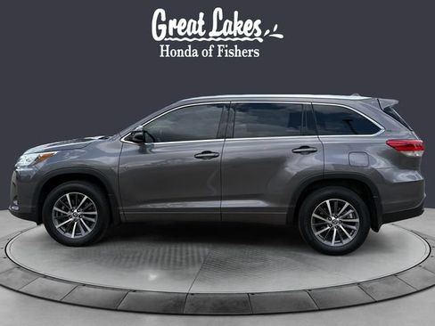 Used 2018 Toyota Highlander XLE FWD image 2