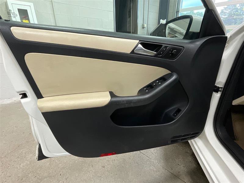 Used 2011 Volkswagen Jetta SE FWD image 10