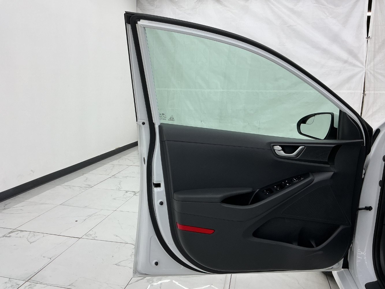 Used 2018 Hyundai Ioniq Blue FWD image 18