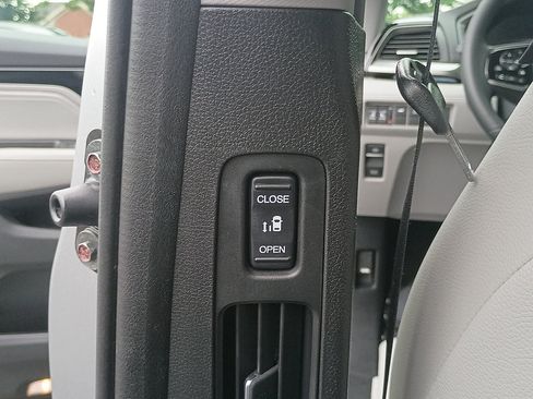 Used 2024 Honda Odyssey Touring image 20