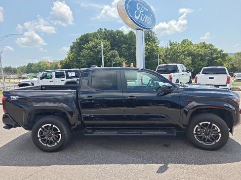 Used 2024 Toyota Tacoma TRD Sport RWD image 2