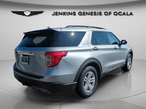 Used 2021 Ford Explorer XLT w/ Equipment Group 202A image 4