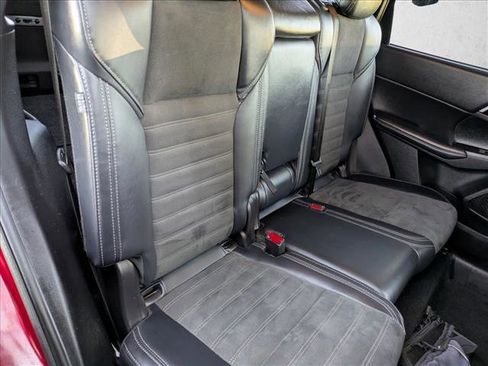 Used 2024 Mitsubishi Outlander SE image 18