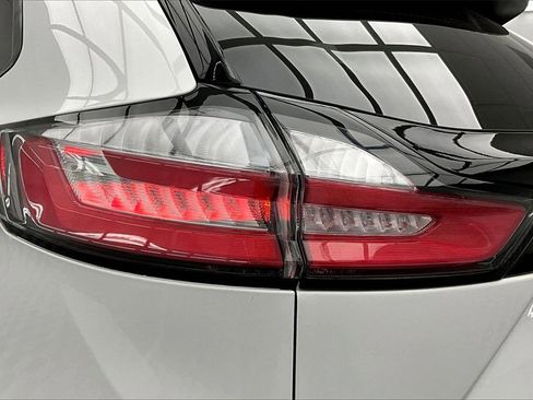 Used 2024 Ford Edge SE image 30