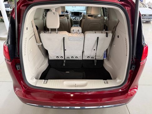 Used 2017 Chrysler Pacifica Platinum FWD image 9