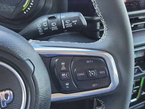 Used 2025 Jeep Wrangler Unlimited Sahara w/ Safety Group image 12