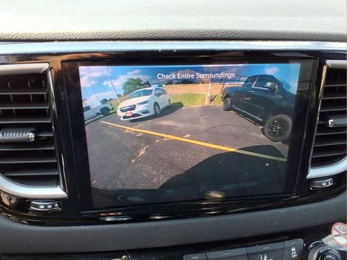 Used 2025 Chrysler Pacifica Select FWD image 8