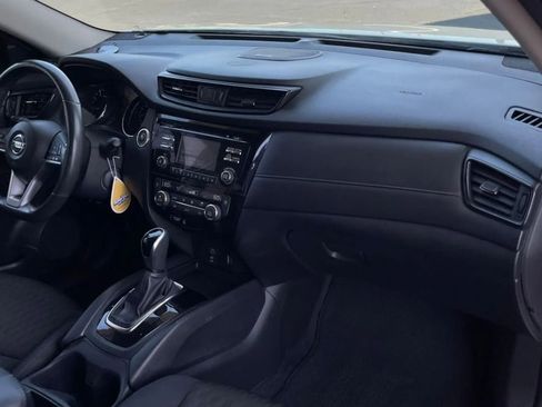 Used 2017 Nissan Rogue SV image 45