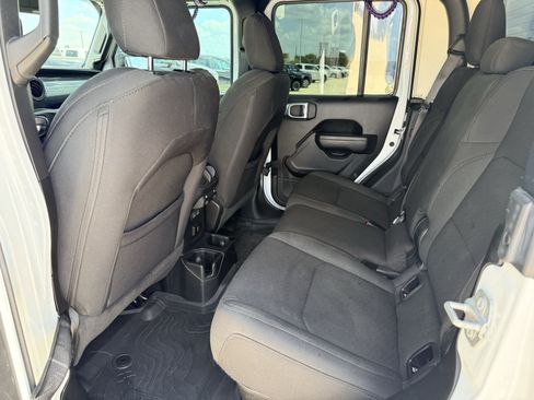Used 2022 Jeep Gladiator Sport AWD/4WD image 25