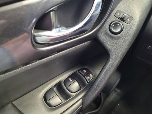 Used 2019 Nissan Rogue SV FWD image 27