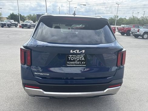 Used 2025 Kia Sorento S FWD image 4
