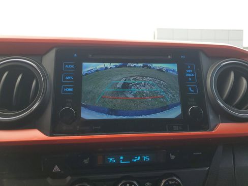 Used 2017 Toyota Tacoma TRD Sport w/ Premium & Technology Package image 21