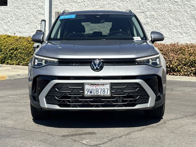 Certified 2025 Volkswagen Taos SE FWD image 8