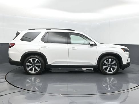 Used 2025 Honda Pilot Elite image 5