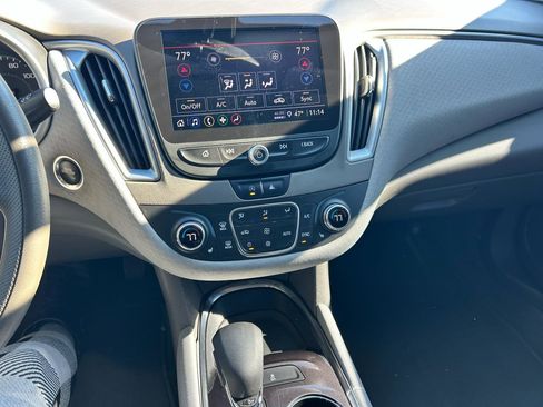 Used 2022 Chevrolet Malibu LT FWD image 4