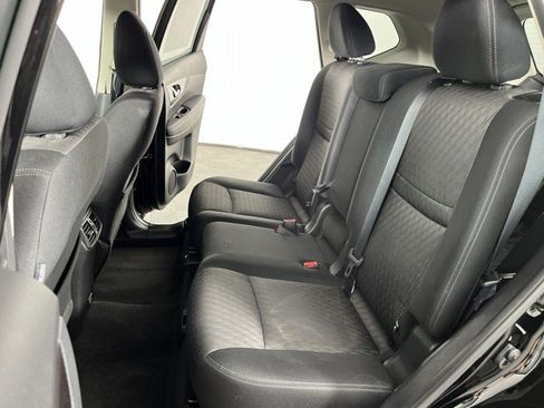 Used 2019 Nissan Rogue SV w/ Premium Package FWD image 38