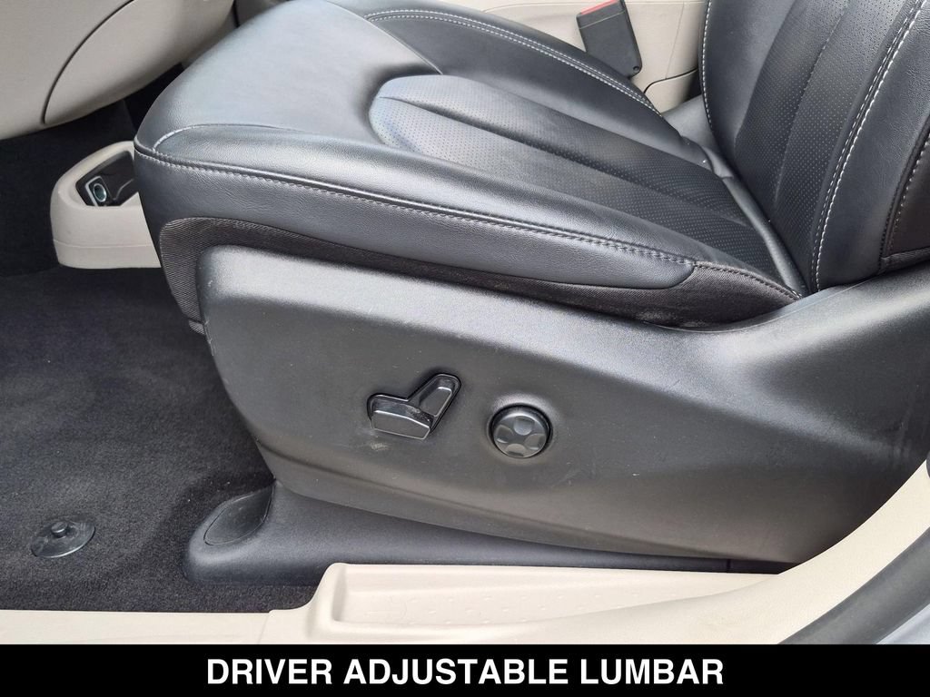 Used 2024 Chrysler Pacifica Limited FWD image 15