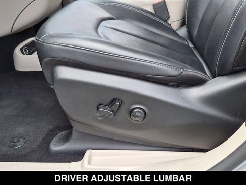 Used 2024 Chrysler Pacifica Limited FWD image 15