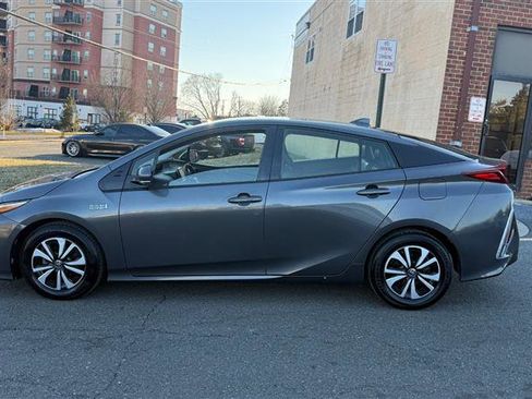 Used 2017 Toyota Prius Prime Premium image 16