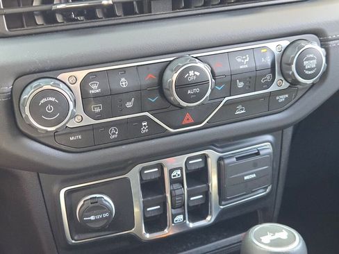 Used 2024 Jeep Wrangler Unlimited Sahara w/ Technology Group AWD/4WD image 27
