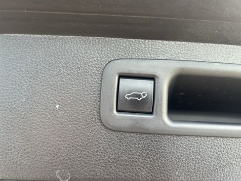 Used 2022 Toyota Highlander LE AWD/4WD image 13