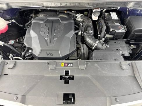 Used 2023 Kia Carnival LX FWD image 18