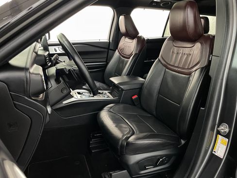 Used 2020 Ford Explorer Platinum w/ Premium Technology Package AWD/4WD image 29