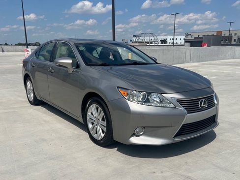 Used 2015 Lexus ES 350 w/ Premium Package FWD image 4