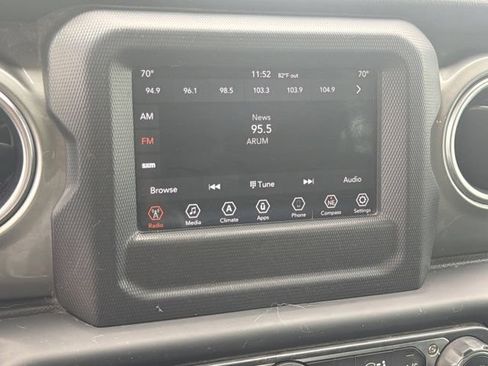 Used 2019 Jeep Wrangler Unlimited Sahara AWD/4WD image 33