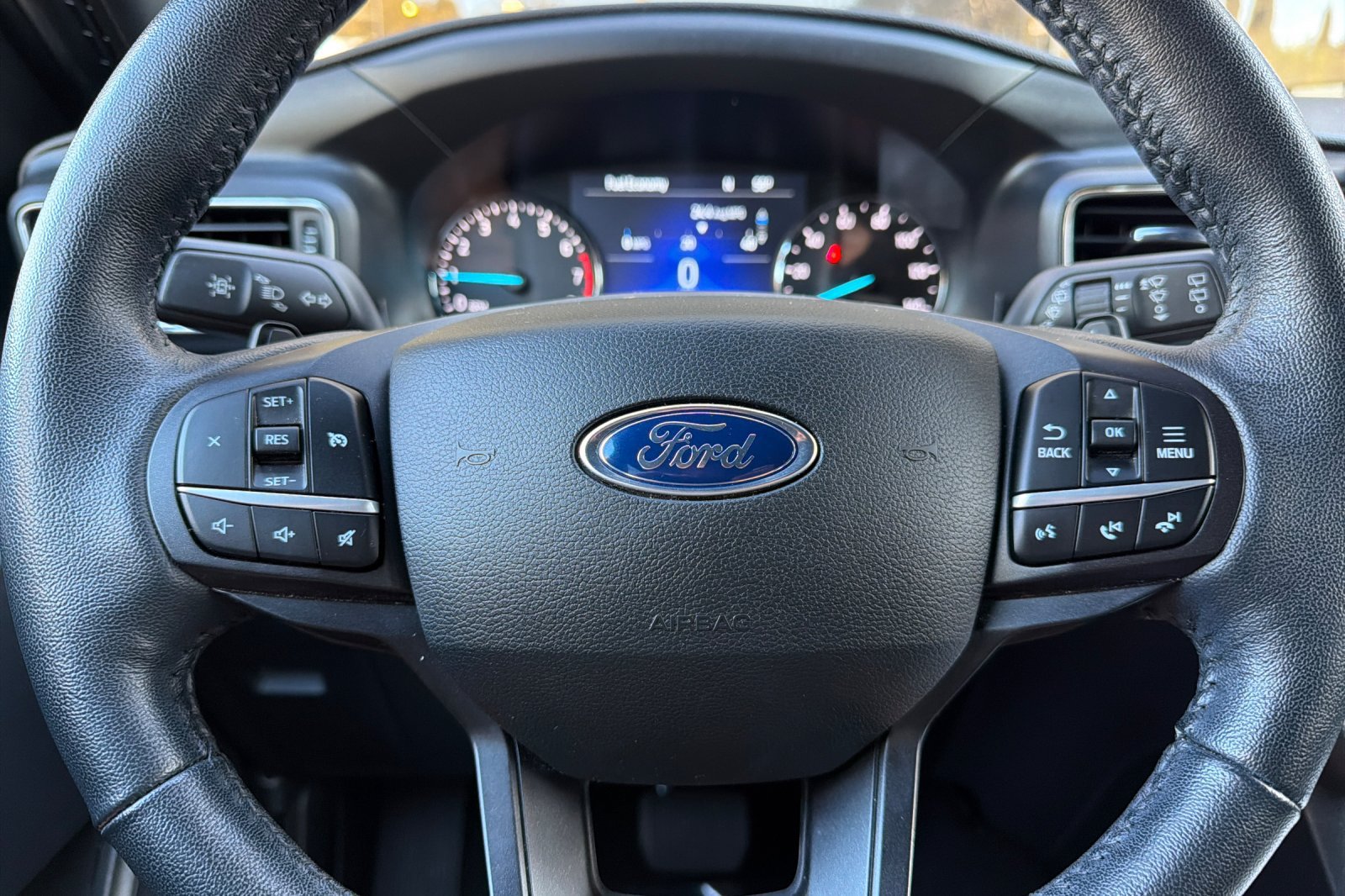 Used 2020 Ford Explorer XLT w/ Equipment Group 202A AWD/4WD image 29