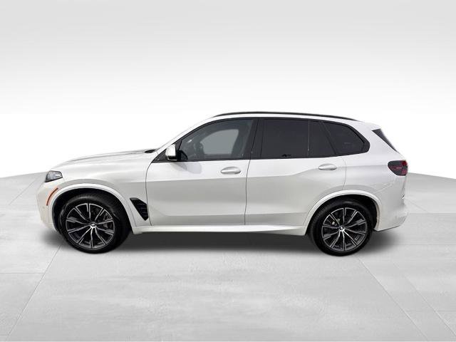 Used 2025 BMW X5 xDrive40i w/ M Sport Package AWD/4WD image 3