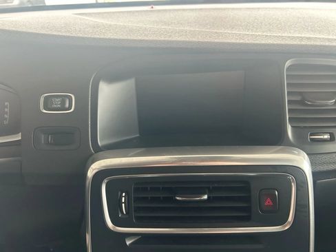 Used 2018 Volvo V60 T5 Cross Country image 20