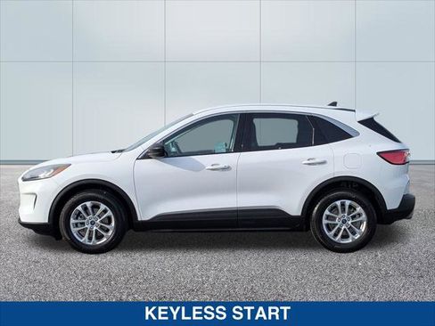 Used 2022 Ford Escape SE image 2
