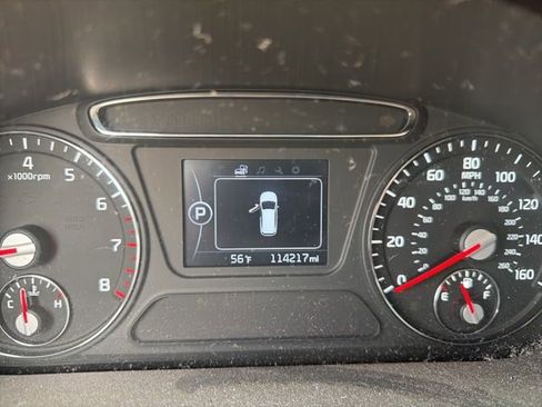 Used 2017 Kia Sorento LX w/ LX Convenience Package image 16