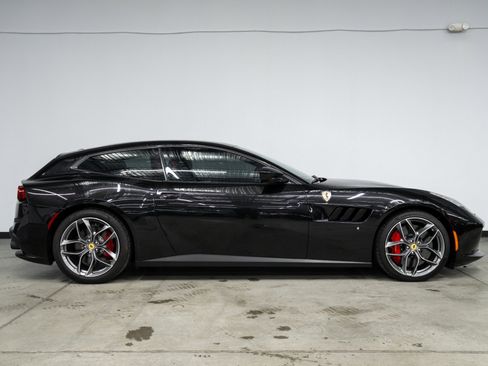 Used 2020 Ferrari GTC4Lusso T RWD image 43