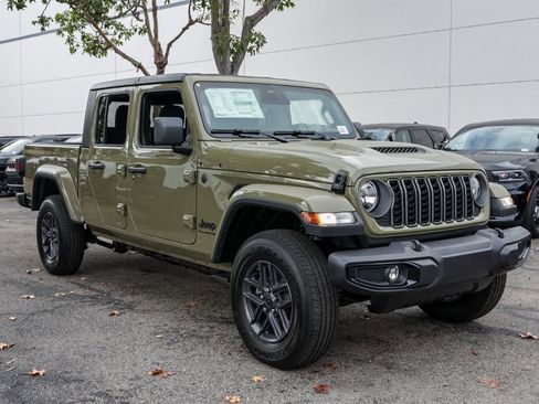 New 2026 Jeep Gladiator Sport image 7